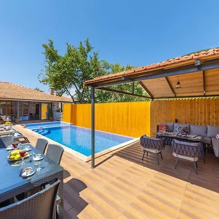 Nostalji Kalkan Bezirganda Havuzlu Villa