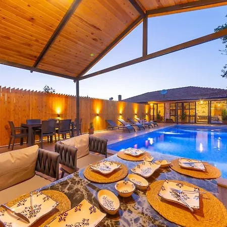 Villa Nostalji Kalkan Bezirganda Havuzlu *
