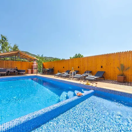 Villa Nostalji Kalkan Bezirganda Havuzlu *